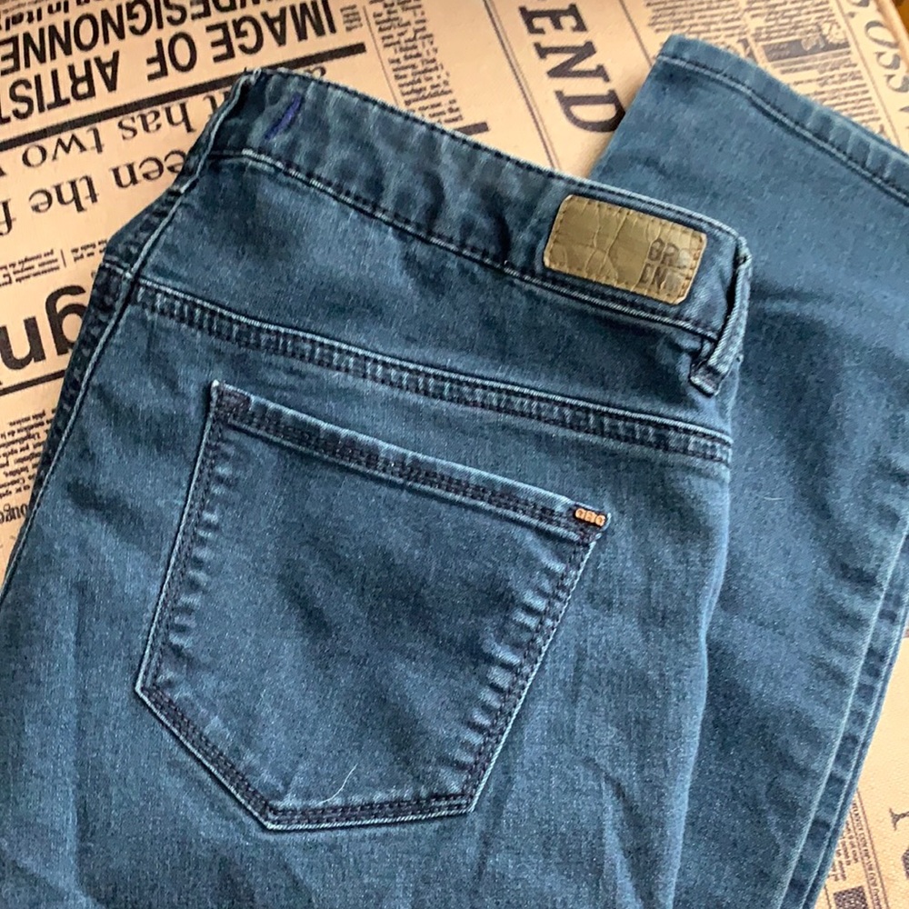 Size 9 fits like a 7 garage jeans